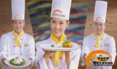 创新厨师典范：厨艺与民间艺术的完美结合