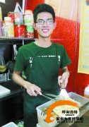 大学生卖手抓饼爆红网络 学厨艺成为创业第一站