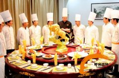 学校学厨与在酒店学厨哪个好？