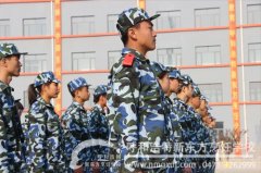 穿上迷彩 我是一个兵