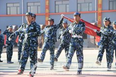 呼和浩特新东方烹饪学校2013年秋季新生军训汇报表演隆重举行