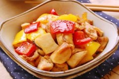 彩椒杏鲍菇炒鸡丁