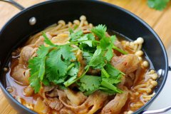 韩式肥牛金针煲