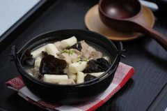 山药木耳排骨汤