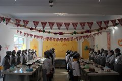 呼和浩特新东方烹饪学校西点精英四班创意蛋糕阶段考核