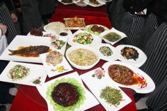 “喜迎新春 羊年盛宴” 新东方年夜饭吃出幸福味