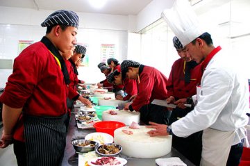 寒冬中可爱的呼和浩特新东方学子