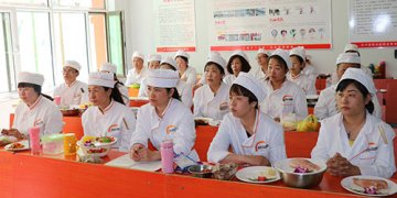 让生活开出幸福花——回民区“失地农民再烹饪培训班”喜迎毕业考核