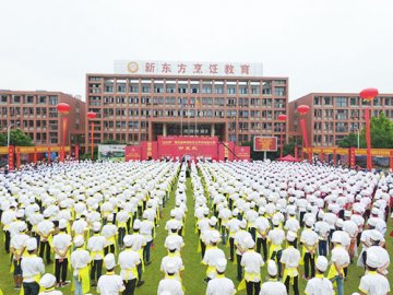“厨神争霸 巅峰对决”——“丘比杯”第四届中国新东方烹饪技能大赛隆重启幕