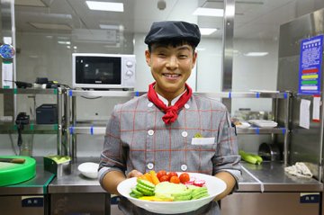 就算生活对我万般刁难，我也要报之以礼温暖如初