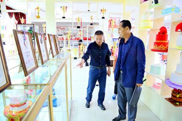 自治区人事考试中心一行领导莅临我校参观指导工作