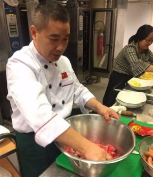 重庆火锅走进芬兰美食节，食客大呼过瘾！