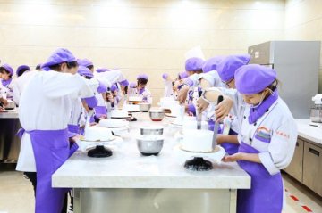 学厨师选择西餐培训还是中餐培训