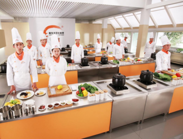 呼和浩特新东方烹饪学校，三年制金典总厨专业成就精彩人生
