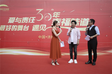 【新东方烹饪30周年庆】百人击鼓翻锅强势出击