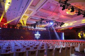 职教智慧 教育未来|新华教育集团荣获腾讯“回响中国”2018年度品牌影响力教育集团奖