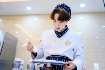 【新生故事】北漂平面模特or西点师，你选哪一个？