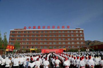 拒绝白色污染，共建魅力校园