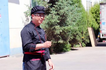 呼和浩特新东方西点专业学子走进台湾企业乐田烘焙工厂店参观学习！