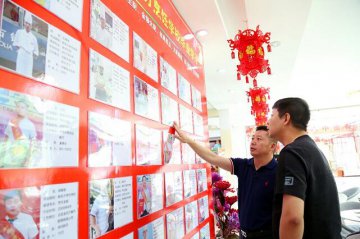 呼和浩特市回民区就业局主任乌兰虎等一行领导莅临我校参观指导工作