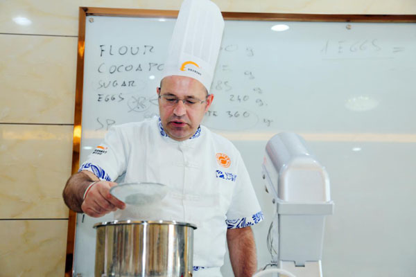 邀请国际大师来校授课！学西点来呼和浩特新东方站在更高的起点！