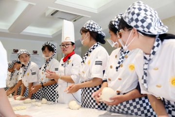 西点蛋糕培训学校费用差别有多大？呼和浩特新东方烹饪学校