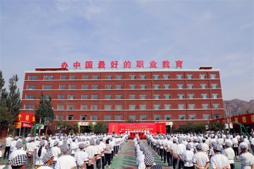 首届“新东方杯”学校西餐技能大赛预选赛暨烘焙面包大赛隆重开幕