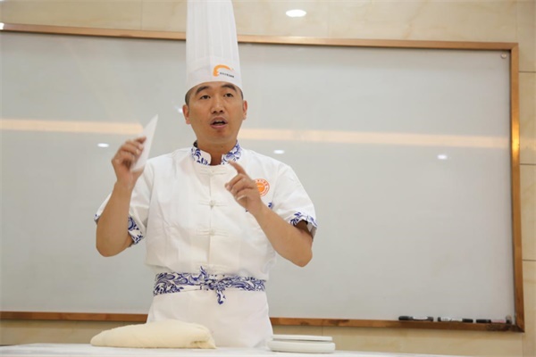 【名师大讲堂】名师走进呼和浩特新东方烹饪传授西点技艺！学西点来新东方