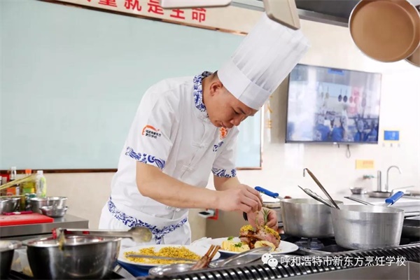 名师大讲堂|呼和浩特新东方名师进校园，倾情传授烹饪技能！