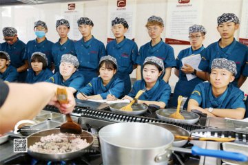 西餐厨师行业前景怎么样？呼和浩特新东方告诉你