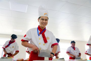 新生故事|李云飞：重返校园学厨师，为梦想再起航！