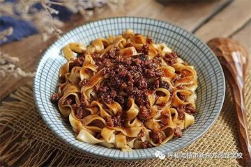 美食推荐|家常炸酱面，爽滑筋道，吃了还想吃！