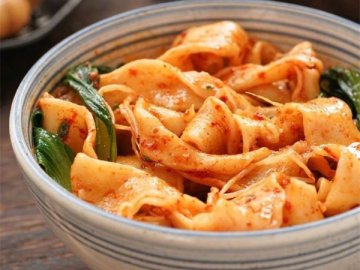 美食推荐|油泼面，好吃又简单的做法，劲道爽口，太美味了！