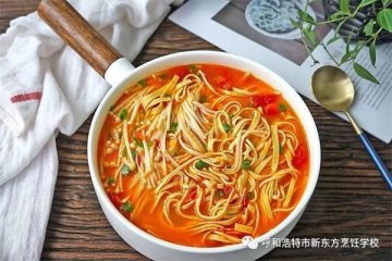 美食推荐|番茄鸡蛋汤面,面条爽滑，汤汁浓郁又鲜美，吃完整个人都舒坦了!