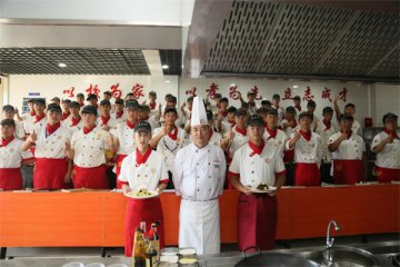 【名师大讲堂】星级酒店主厨进校园，传授舌尖上的美食技术！