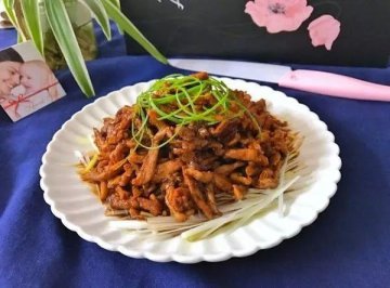 美食推荐|京酱肉丝，咸甜适中，酱香浓郁，风味独特！