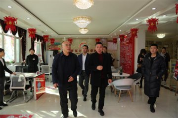 呼和浩特市经济技术开发区人社局副局长刘志强等一行领导莅临我校参观指导工作