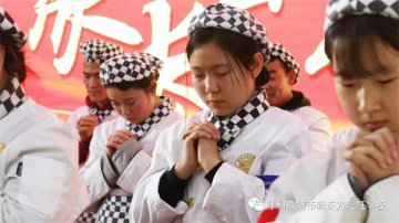 当感恩节遇上家长会，花式比心收获别样感动