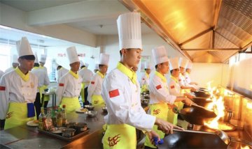 “打工挣钱or学手艺傍身”，年轻人该何去何从？