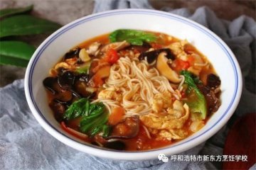 美食推荐|番茄鸡蛋汤面,面条爽滑，汤汁浓郁!