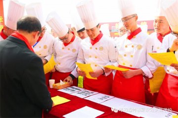 学厨师、做餐饮，它们的发展前景如何呢？