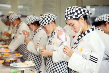 初中女生学西点，让未来大放光彩！