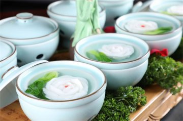 炒菜时，你都是先放哪种调料呢？