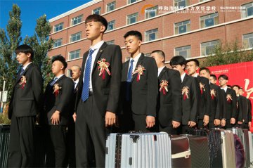 记住那些美好和遗憾，昂起头，我们再出发…