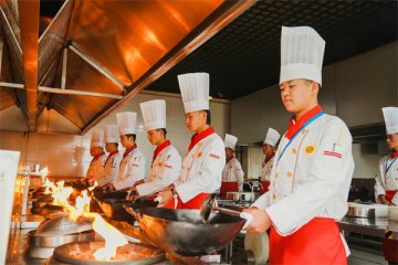 学生话题丨初高中没毕业，如何另辟蹊径，争个好未来？