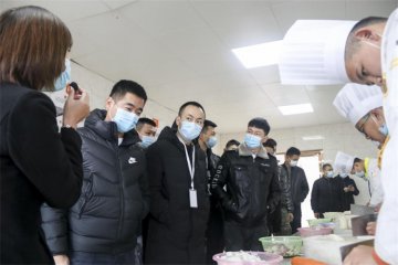 呼和浩特新东方烹饪学校突然来了一群兵哥哥，快来看看出了什么大事情