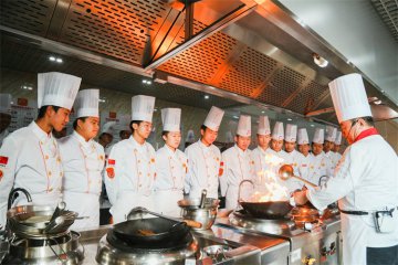 新闻说|呼和浩特新东方烹饪学校采取这些行动，促！