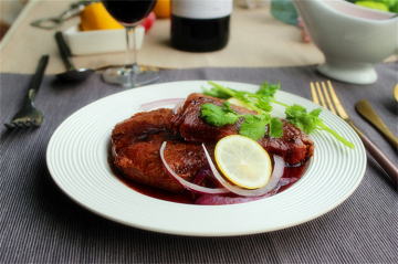 美食推荐|鲜嫩多汁“红酒牛排”