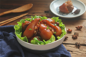 年宴饭|红润软糯“焖猪蹄”