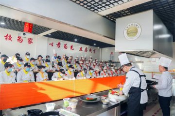 【烹饪大讲堂】《京食久餐饮》创始人李斌老师进校园，倾情传授烹饪艺术！
